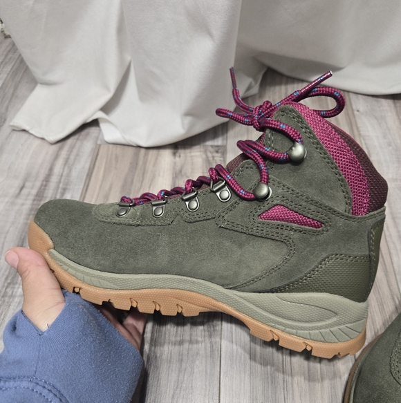 Columbia Women's Newton Ridge Plus Waterproof Amped Hiking Shoe, Peatmoss/Red On - Picture 11 of 14